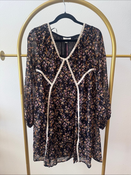 Umgee Dresses & Skirts - Umgee Black Floral Tunic Dress with Cream Trim
